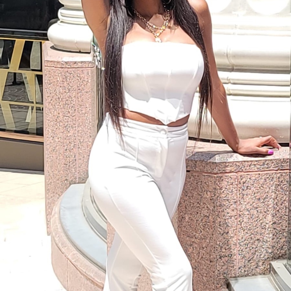 Beautiful women’s pant set - Picture 12 of 12